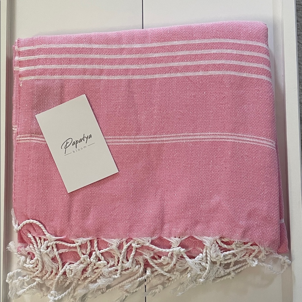 NEW Papatya Bloom 100% cotton Turkish towel. Large 39" x 71", pink